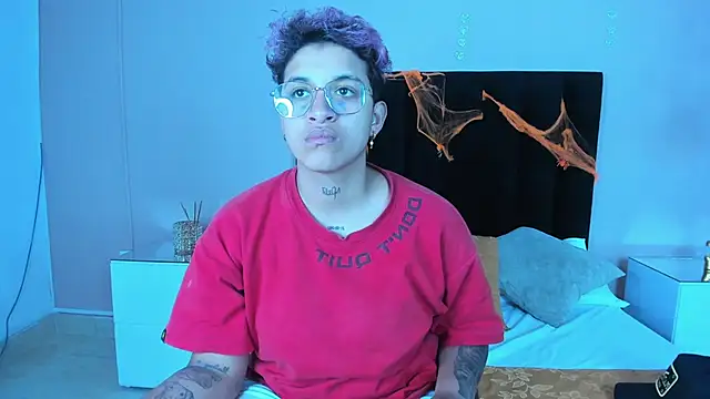 Snapshot of Dominick_jones chatting on 10-16-25, 06:25 Dominick jones online show from 10-16-25, 06:25