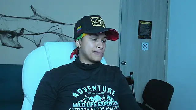 Snapshot of Dominick_jones chatting on 10-18-25, 05:32 Dominick jones online show from 10-18-25, 05:32