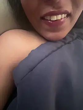 Snapshot of priyadevi17 chatting on 02-21-25, 03:34 priyadevi17 online show from 02-21-25, 03:34