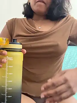 Snapshot of priyadevi17 chatting on 09-25-25, 08:51 priyadevi17 online show from 09-25-25, 08:51