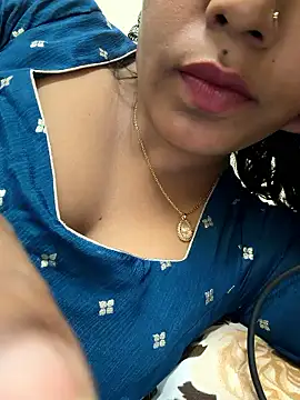 Snapshot of priyadevi17 chatting on 01-19-26, 09:35 priyadevi17 online show from 01-19-26, 09:35