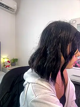 Lily Woodz online show from 01-12-26, 07:08