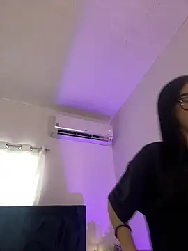 Snapshot of Lily_Woodz chatting on 07-01-26, 07:13 Lily Woodz online show from 07-01-26, 07:13