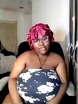 Snapshot of Damm_Bobbies chatting on 07-19-26, 10:46 Damm Bobbies online show from 07-19-26, 10:46