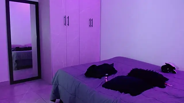 miia-liiam online show from 04-12-26, 06:07