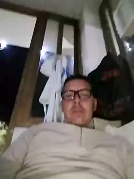 Snapshot of dogvzlano chatting on 12-18-24, 08:20 dogvzlano online show from 12-18-24, 08:20