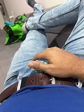 Snapshot of Nil_Talreja chatting on 01-25-25, 01:08 Nil Talreja online show from 01-25-25, 01:08