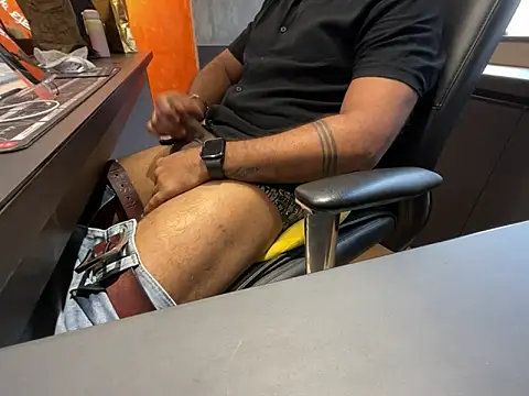 Snapshot of Nil_Talreja chatting on 09-12-25, 09:09 Nil Talreja online show from 09-12-25, 09:09