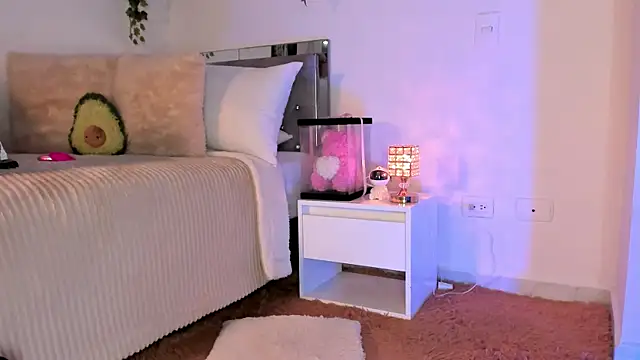 Snapshot of Alissonroses chatting on 10-31-25, 11:50 Alissonroses online show from 10-31-25, 11:50