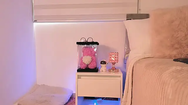 Snapshot of Alissonroses chatting on 11-22-25, 07:35 Alissonroses online show from 11-22-25, 07:35