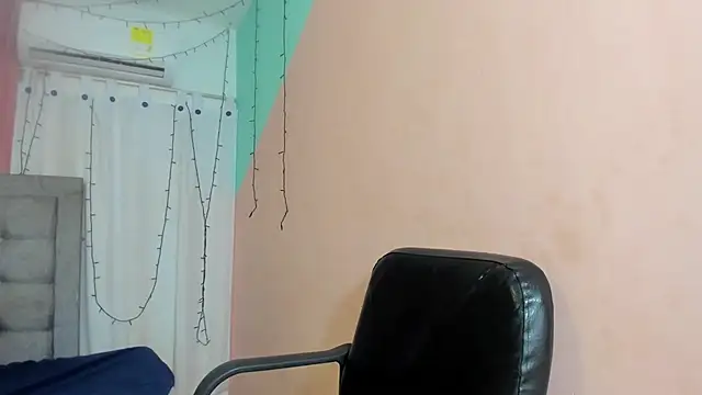 Snapshot of dani-lue chatting on 01-24-25, 11:59 dani-lue online show from 01-24-25, 11:59