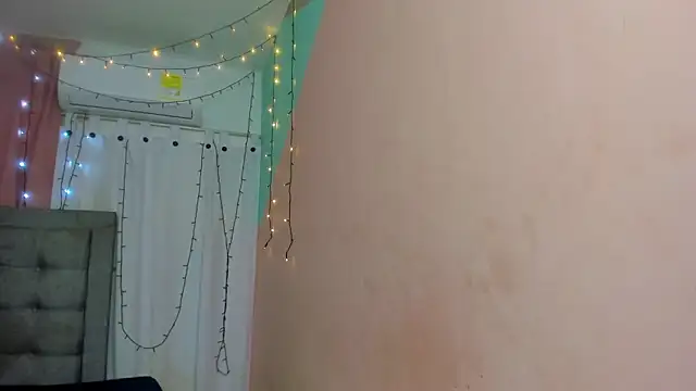 Snapshot of dani-lue chatting on 01-26-25, 12:11 dani-lue online show from 01-26-25, 12:11