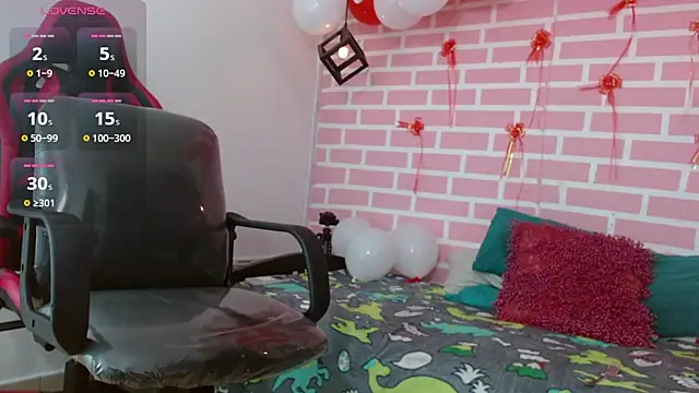 Snapshot of dani-lue chatting on 02-14-25, 12:36 dani-lue online show from 02-14-25, 12:36