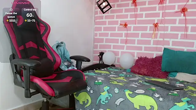 Snapshot of dani-lue chatting on 02-15-25, 02:00 dani-lue online show from 02-15-25, 02:00