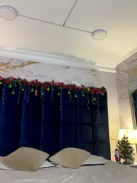 loladupont online show from 12-19-25, 03:02