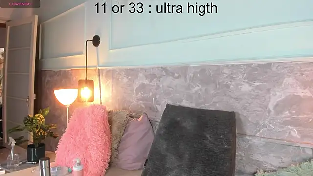 Little lili19 online show from 04-24-26, 08:22