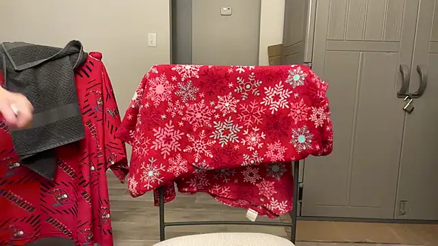 Snapshot of Keywest_Kate chatting on 01-11-25, 04:27 Keywest Kate online show from 01-11-25, 04:27