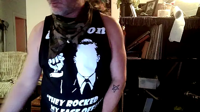 Snapshot of SilverandFox chatting on 01-14-25, 07:17 SilverandFox online show from 01-14-25, 07:17