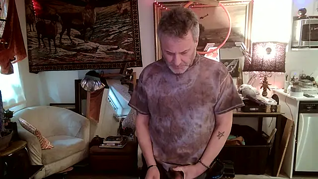 Snapshot of SilverandFox chatting on 02-14-25, 04:09 SilverandFox online show from 02-14-25, 04:09