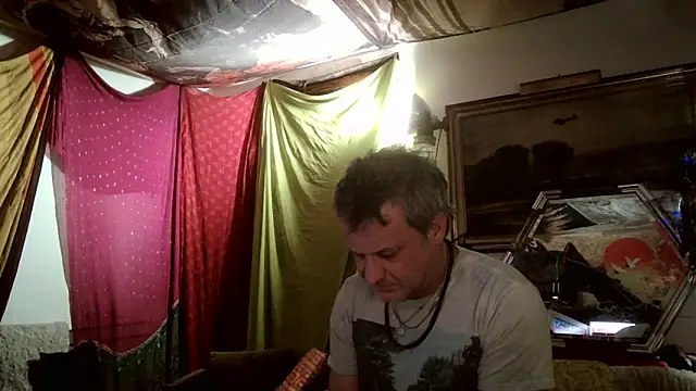 Snapshot of SilverandFox chatting on 03-21-25, 01:34 SilverandFox online show from 03-21-25, 01:34