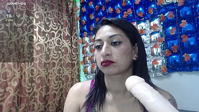 Snapshot of thaly_funn chatting on 01-18-25, 02:25 thaly funn online show from 01-18-25, 02:25