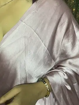 Snapshot of hot_menka chatting on 10-31-25, 04:41 hot menka online show from 10-31-25, 04:41