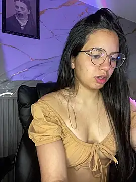 Snapshot of Rosita_forever_ chatting on 10-28-25, 03:14 Rosita forever online show from 10-28-25, 03:14