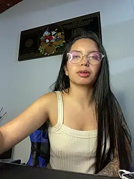 Snapshot of Rosita_forever_ chatting on 10-31-25, 04:02 Rosita forever online show from 10-31-25, 04:02