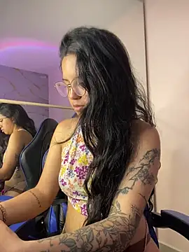 Snapshot of Rosita_forever_ chatting on 11-24-25, 06:18 Rosita forever online show from 11-24-25, 06:18