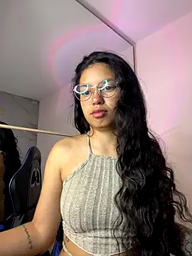 Snapshot of Rosita_forever_ chatting on 11-28-25, 02:31 Rosita forever online show from 11-28-25, 02:31