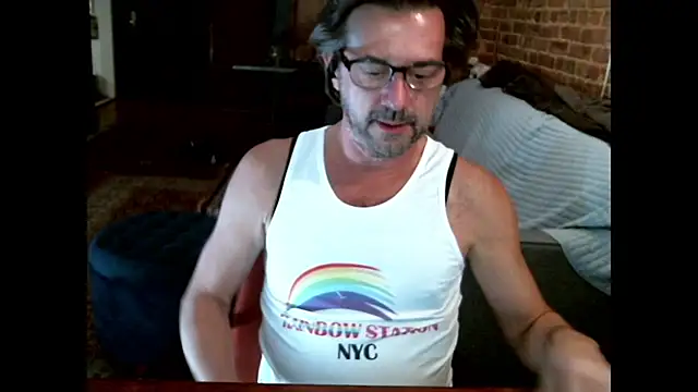 Snapshot of Johnny_Bottoms chatting on 12-21-25, 10:28 Johnny Bottoms online show from 12-21-25, 10:28