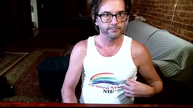 Snapshot of Johnny_Bottoms chatting on 01-05-26, 11:52 Johnny Bottoms online show from 01-05-26, 11:52