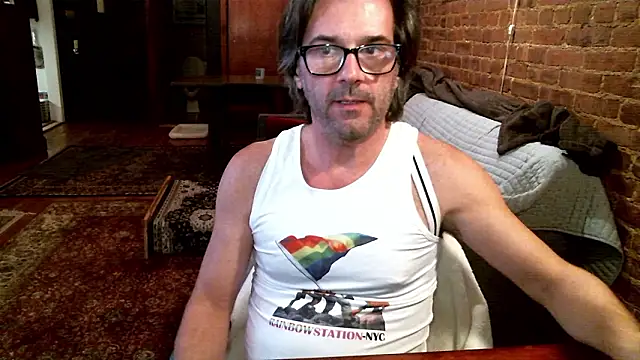 Snapshot of Johnny_Bottoms chatting on 03-06-26, 12:18 Johnny Bottoms online show from 03-06-26, 12:18