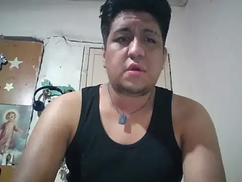 Snapshot of manolo666hot chatting on 10-08-25, 05:10 manolo666hot online show from 10-08-25, 05:10