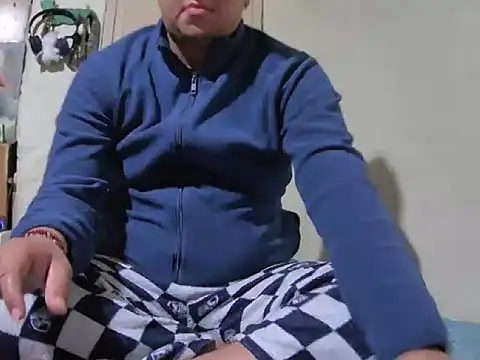 Snapshot of manolo666hot chatting on 02-12-26, 06:47 manolo666hot online show from 02-12-26, 06:47