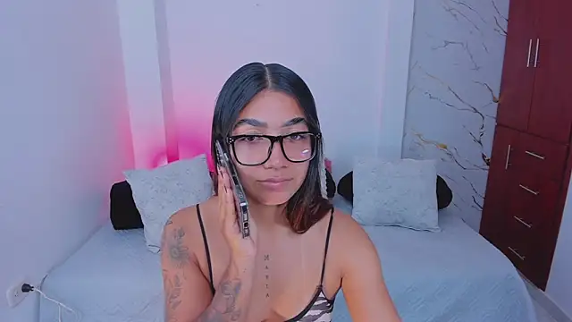 martina roldam online show from 04-13-26, 02:28