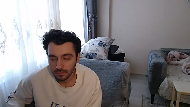 handsomeee04 online show from 04-25-26, 03:53