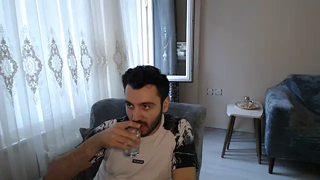 handsomeee04 online show from 05-24-26, 04:17