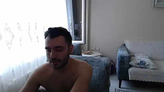 handsomeee04 online show from 06-18-26, 12:20