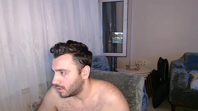 handsomeee04 online show from 07-18-26, 11:41
