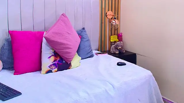 Snapshot of Nicole_Angels_ chatting on 01-27-25, 02:02 Nicole Angels online show from 01-27-25, 02:02