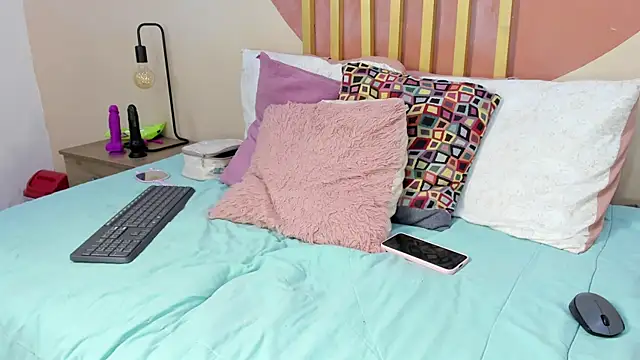 Snapshot of Nicole_Angels_ chatting on 05-16-26, 08:07 Nicole Angels online show from 05-16-26, 08:07