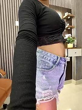 Snapshot of Little__Lia chatting on 06-11-26, 12:32 Little Lia online show from 06-11-26, 12:32