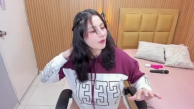 LOLAMAXI online show from 04-24-26, 03:31