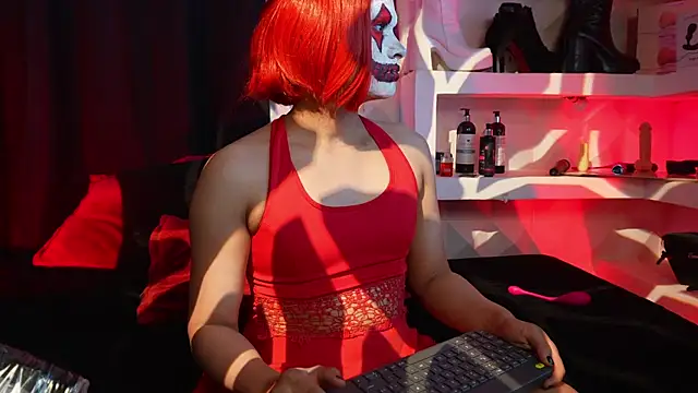 Mara-Bella online show from 10-31-25, 10:22