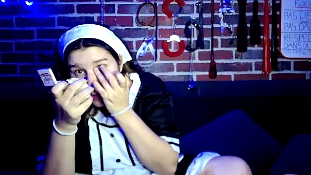 Heleneecesmecs2 online show from 11-06-25, 09:37