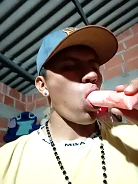 Snapshot of restrepo99 chatting on 12-24-24, 05:49 restrepo99 online show from 12-24-24, 05:49