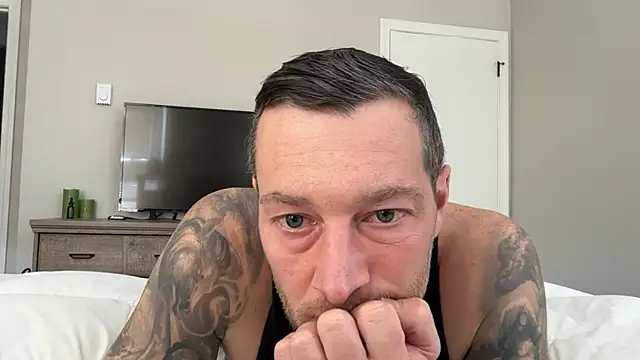 Snapshot of moon-boy chatting on 12-24-24, 06:17 moon-boy online show from 12-24-24, 06:17