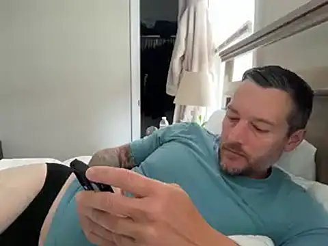 Snapshot of moon-boy chatting on 10-14-25, 05:36 moon-boy online show from 10-14-25, 05:36