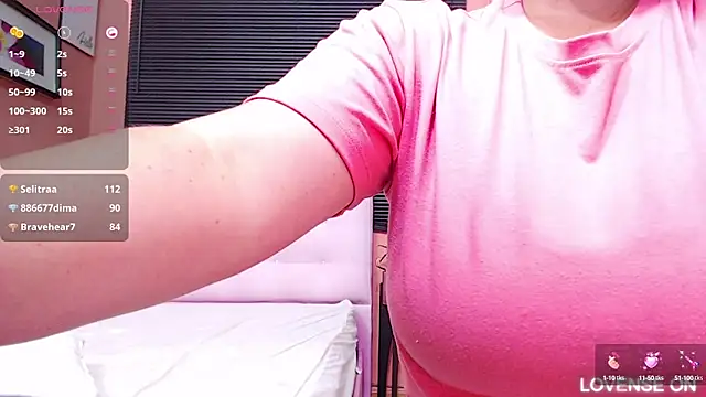 Snapshot of MommyHelpsmee chatting on 03-18-25, 08:14 MommyHelpsmee online show from 03-18-25, 08:14